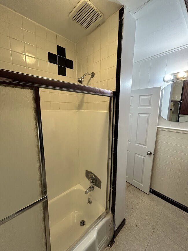 Building Photo - 126 Boswell Ave