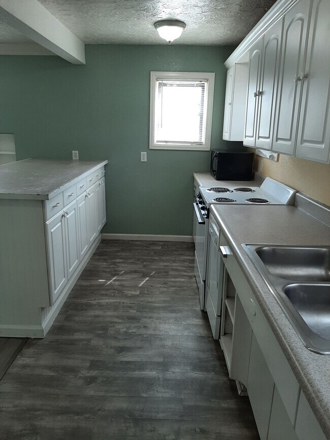 Building Photo - 1017 16th St