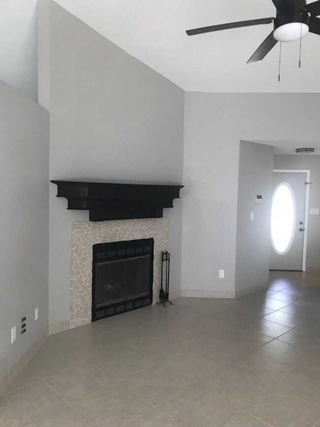 Building Photo - Adorable 3/2 located in Oviedo - Alafaya W...