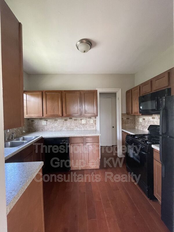 Building Photo - 2208 Arlington Ave