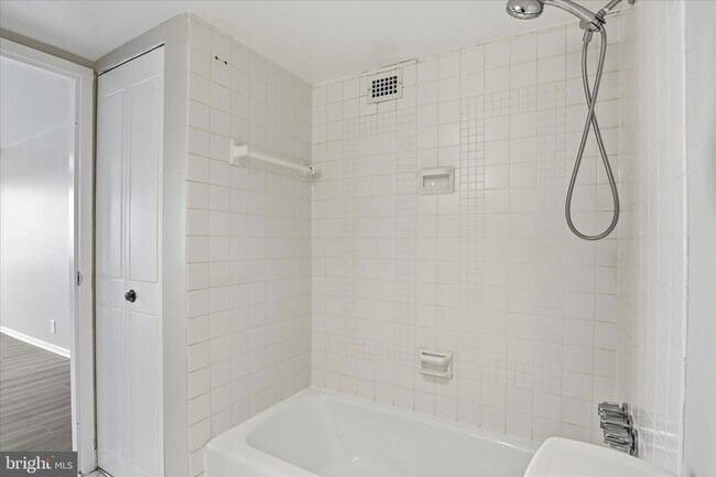 Building Photo - 301 N Beauregard St