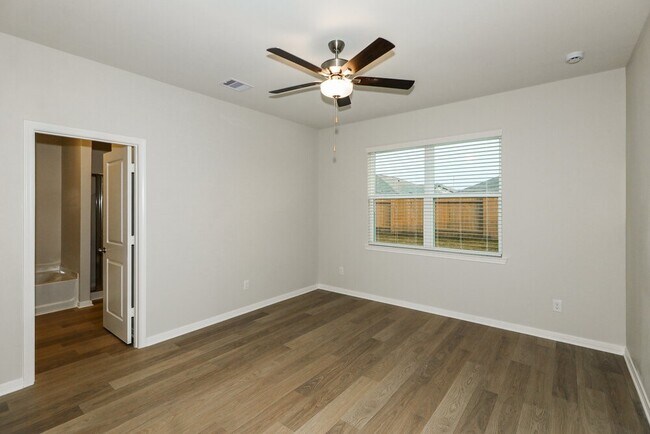 Building Photo - 408 Mustang Trot Dr
