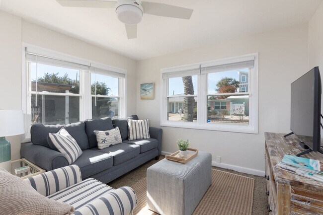 Building Photo - 217 Carol Pl