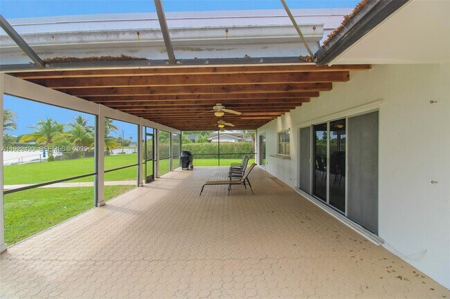 Building Photo - 10962 SW 117th St