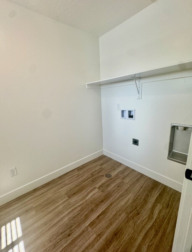 Building Photo - 5719 S Weehawken Ln