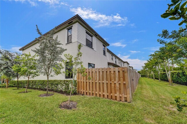 Building Photo - 242 SW 159th Ln