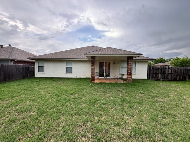 Building Photo - Wonderful 3 Bed 2 Bath Home in Norman