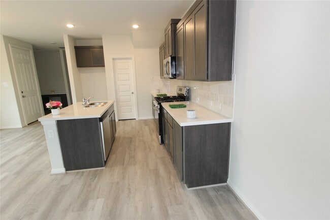 Building Photo - 27802 Western Crk Ct