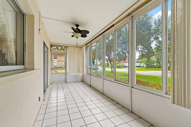 Building Photo - 5570 Tamberlane Cir