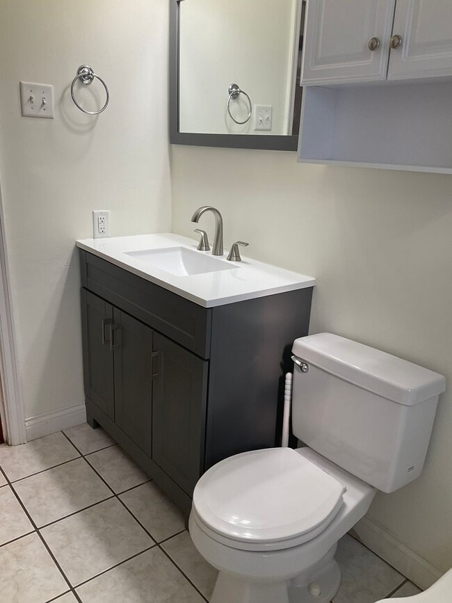 Building Photo - 207 W Hwy 50