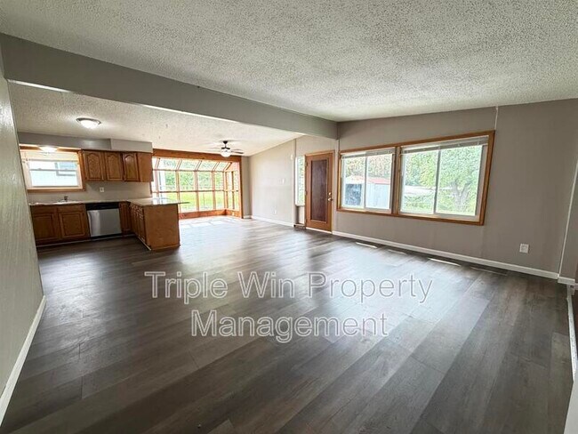 Building Photo - 810 St Anthony Ln