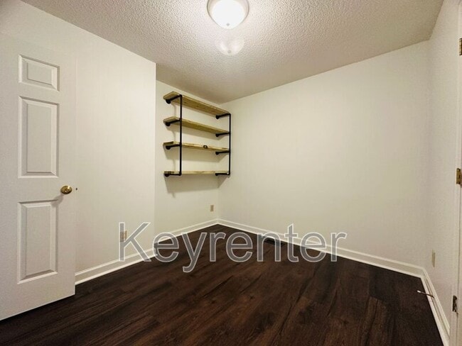 Building Photo - 132 Durwood Rd