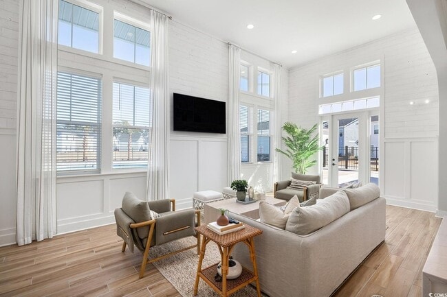 Building Photo - 283 Ferretti St