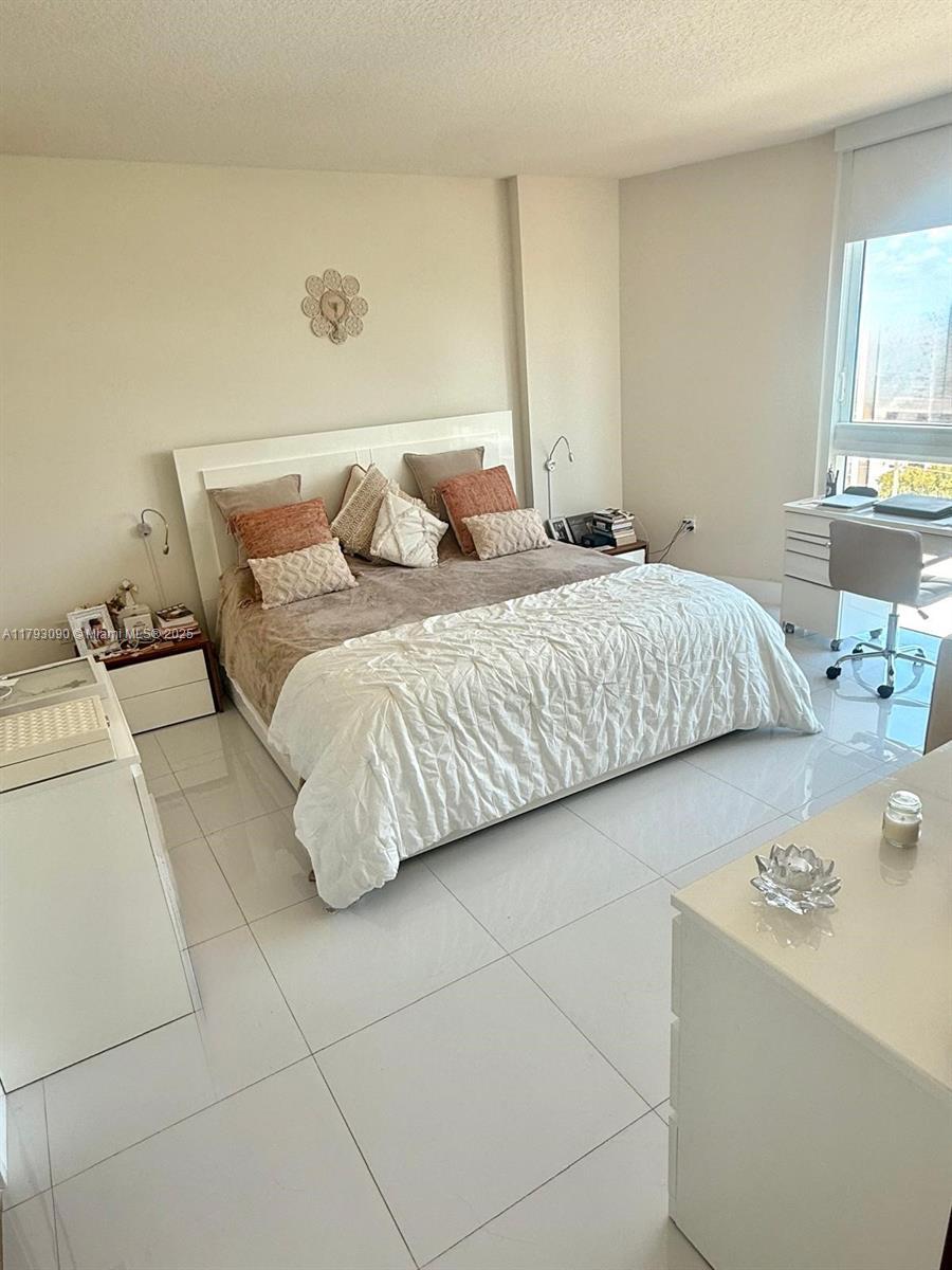 Building Photo - 250 Sunny Isles Blvd
