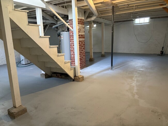 Building Photo - 1053 N Terrace