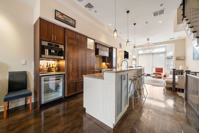 Building Photo - 410 Columbus Ave