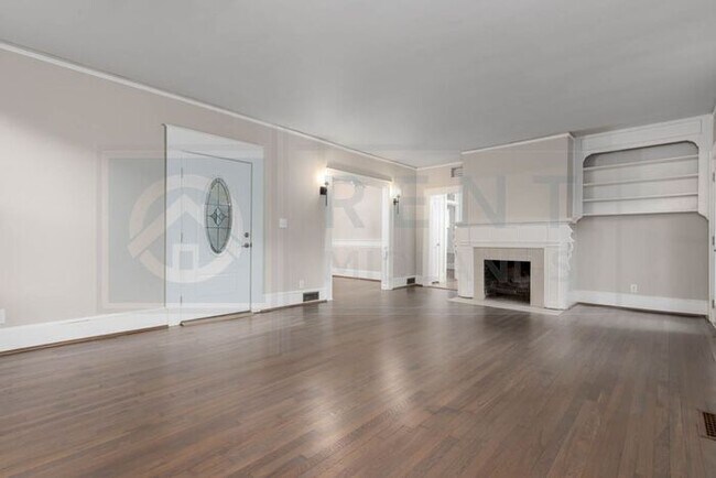 Building Photo - Beautiful Home in Melrose Heights