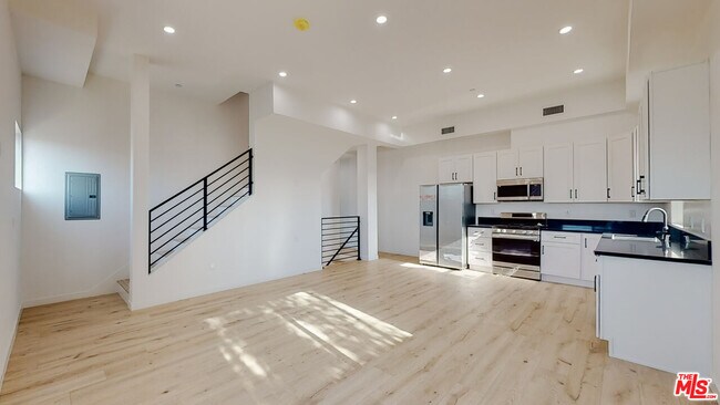 Primary Photo - 1509 Cloverdale Ave