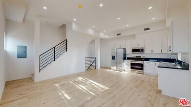 Building Photo - 1509 Cloverdale Ave