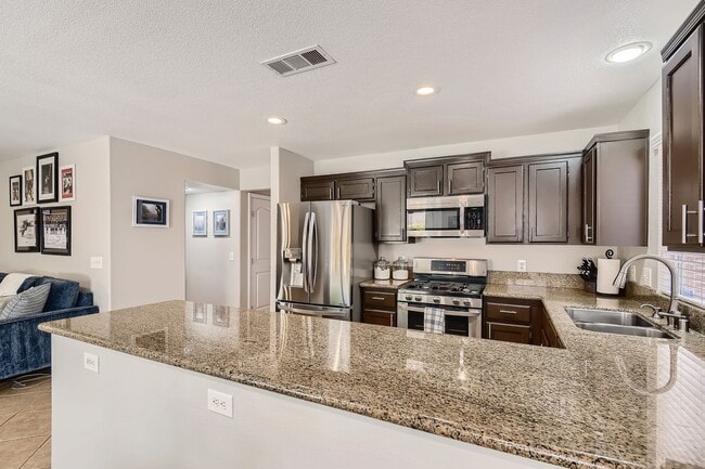Building Photo - Beautiful 3 bedroom Home Located in the Vibrant City of Las Vegas