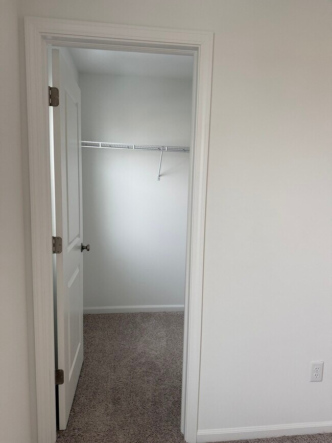 Building Photo - 302 Kingsport Dr