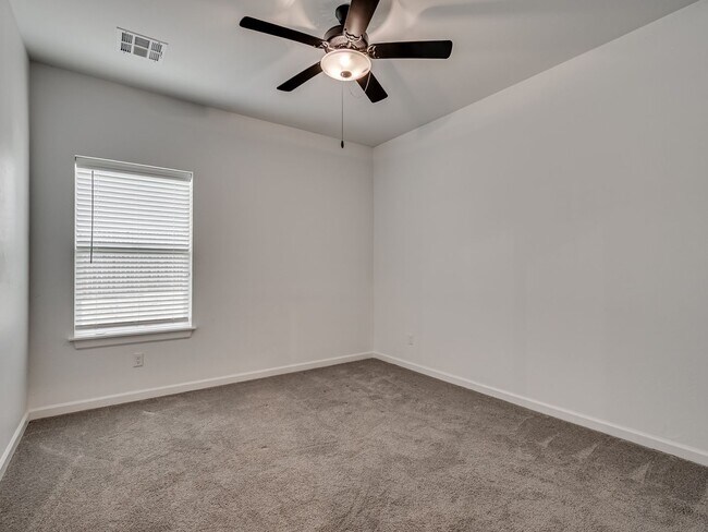 Building Photo - 4 Bedroom + Yukon Schools