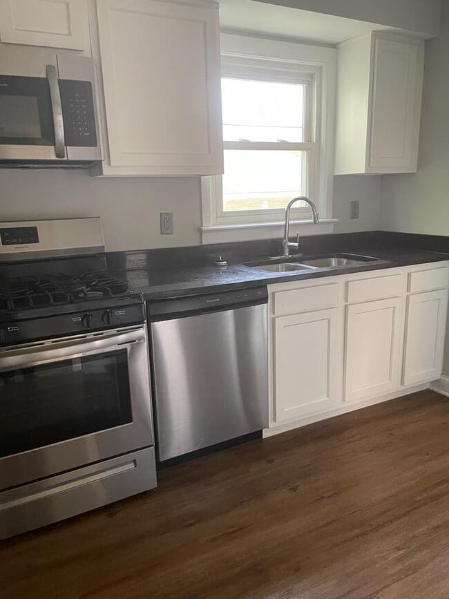 Building Photo - 5025 Henry St