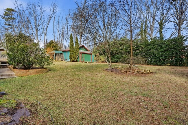 Building Photo - LIVE IN THE HEART OF RALEIGH-BEAUTIFUL AND FUNCTIONAL HOME AWAITS YOU!