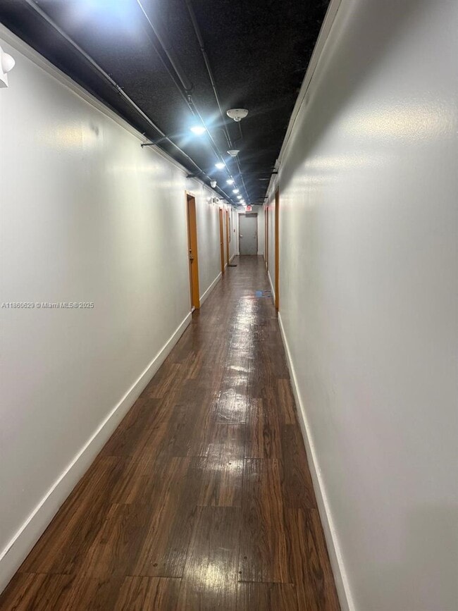 Building Photo - 2075 NE 164th St