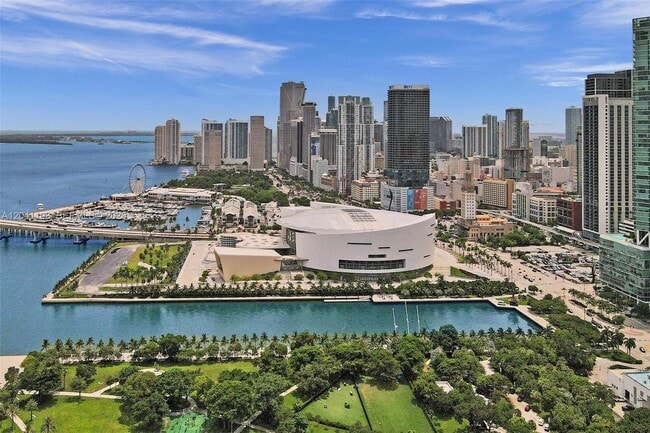 Building Photo - 900 Biscayne Blvd