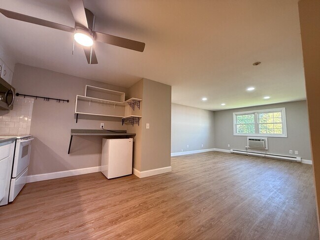 Building Photo - 96 Richardson Rd