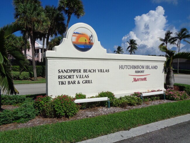 Building Photo - 5527 NE Gulfstream Way