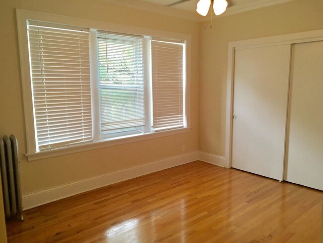 Building Photo - 4823 N Springfield Ave