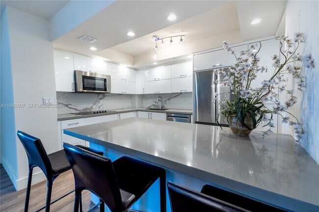 Building Photo - 2000 Towerside Terrace