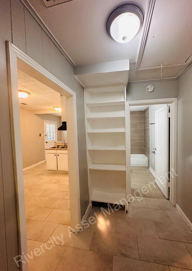 Building Photo - 3636 Mallory Ave