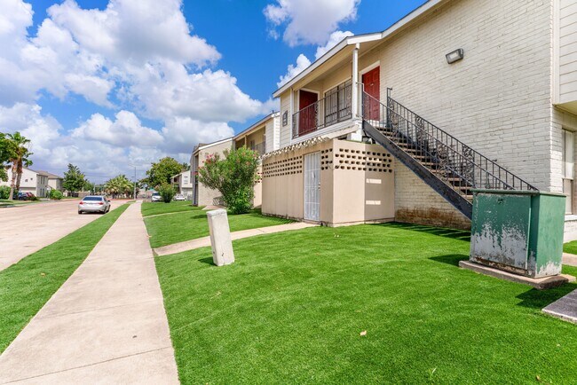 Building Photo - 12770 Rodeo Square Dr