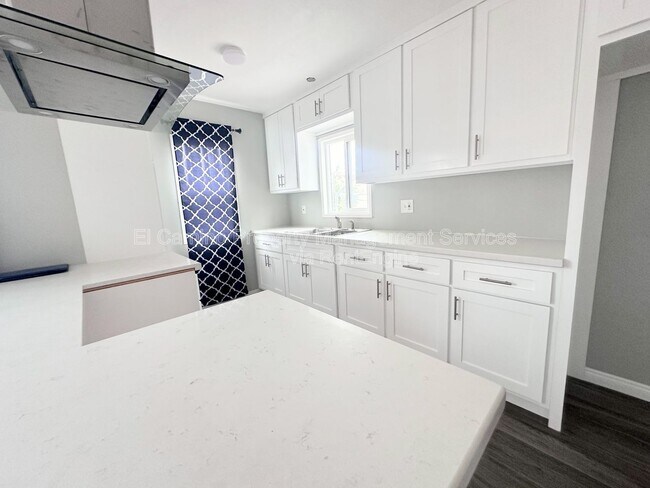 Building Photo - 3367 Walnut St