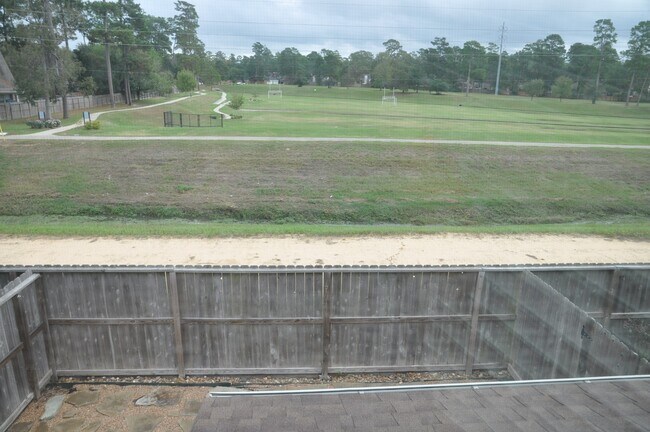 Building Photo - 16018 Limestone Lake Dr