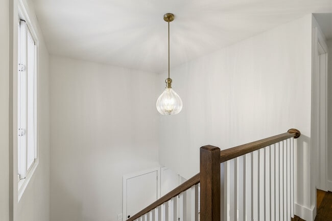 Building Photo - 60 Cinnamon Spring