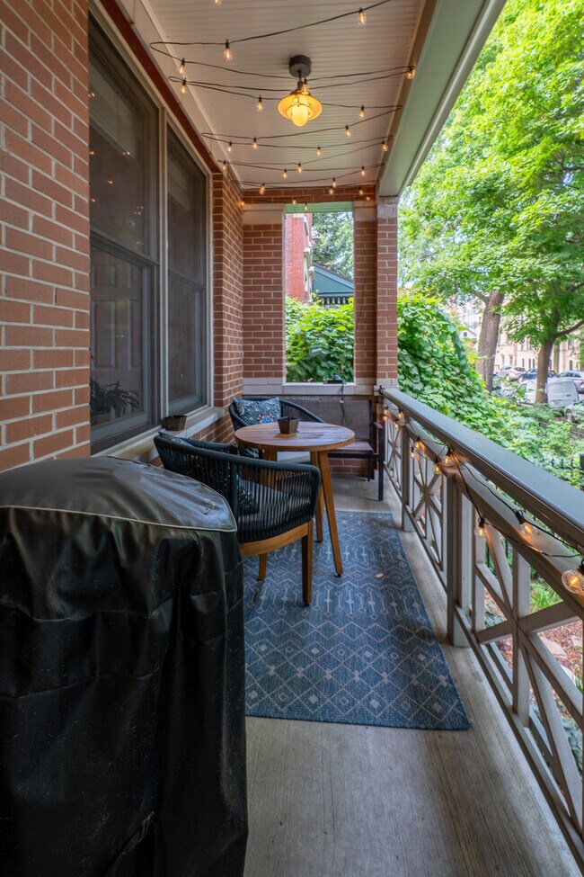 Building Photo - 1550 N Hoyne Ave