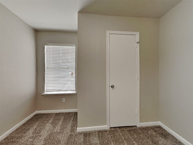 Building Photo - 22110 Orchard Dale Dr