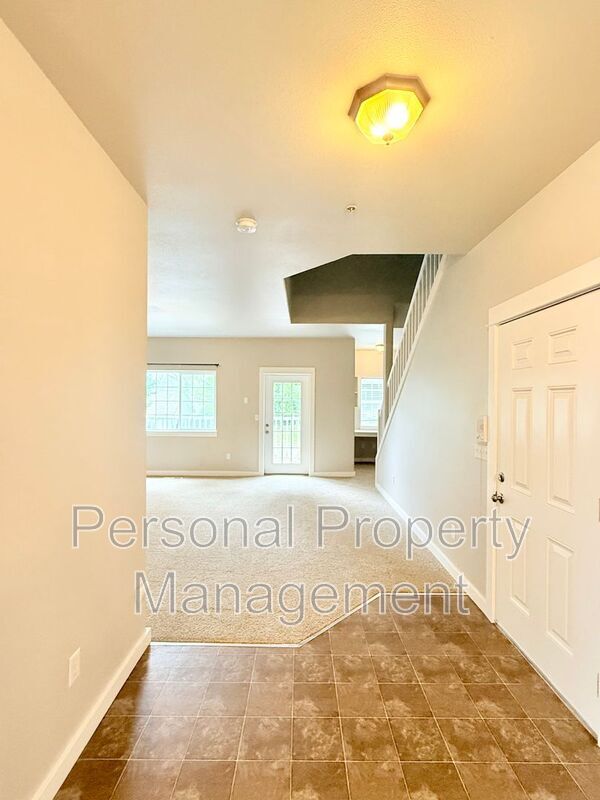 Building Photo - 105 S 2nd Pl
