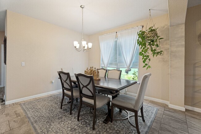 Building Photo - BEAUTIFUL 4-BEDROOM HOME IN NORTHEAST CROSSING