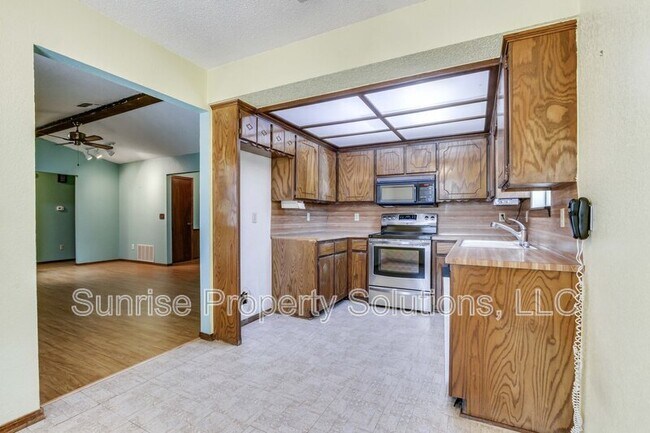 Building Photo - 1832 Michell Dr