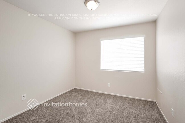 Building Photo - 1423 Desert Ridge Ave