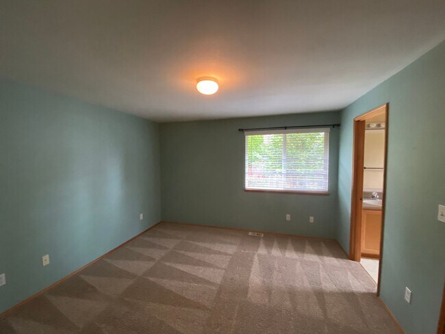Building Photo - Charming 3 bed + bonus, 2 bath rambler - M...