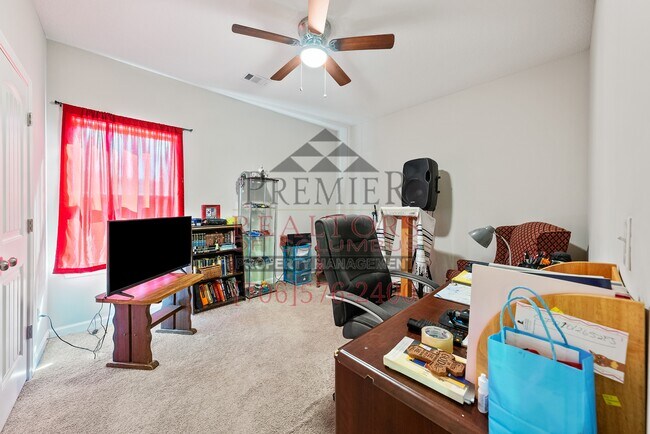 Building Photo - 5116 Magazine Ln