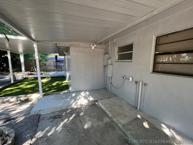 Building Photo - 3265 E Palm Dr