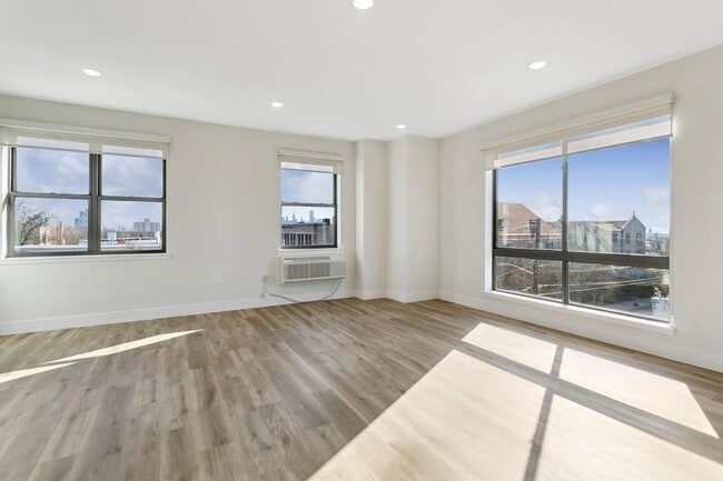 Building Photo - 582 66th St