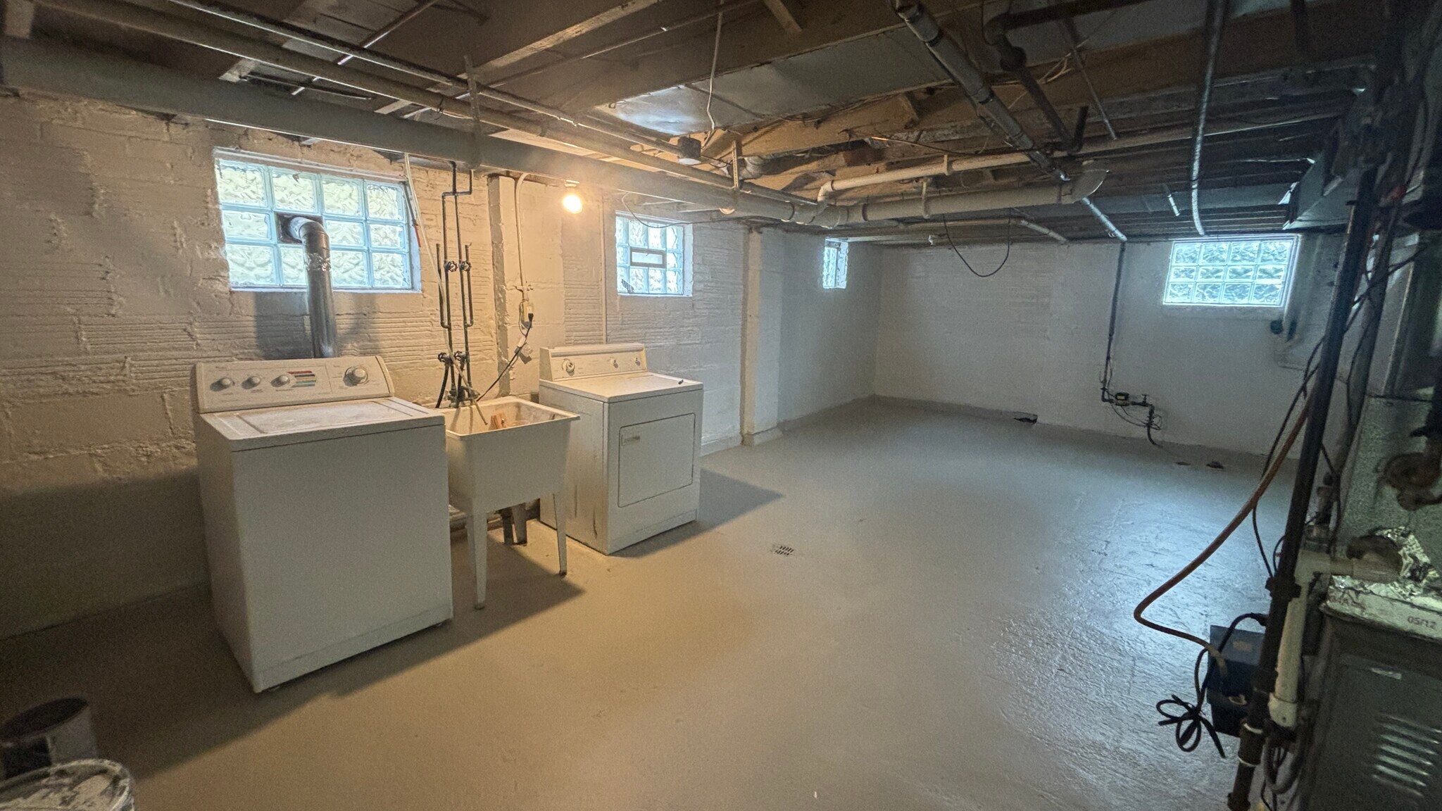 Building Photo - 3175 Oakshire Ave